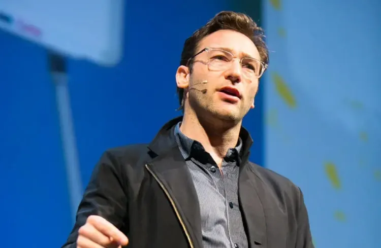 Simon Sinek presenting
