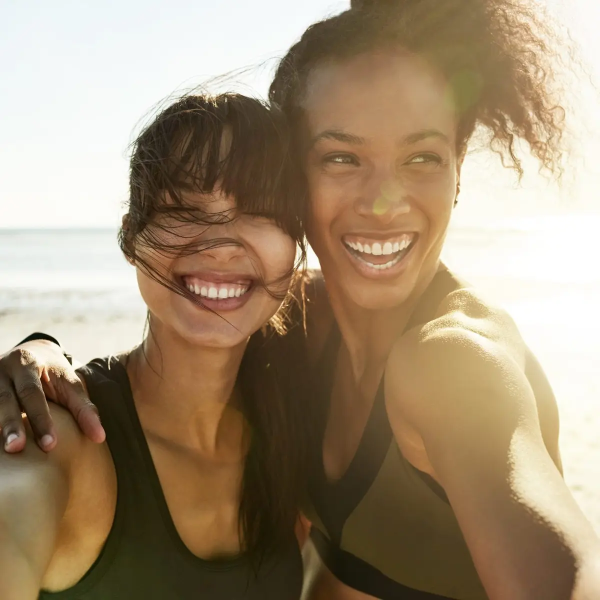 One Really Simple Way You Can Be a Better Friend, According to Simon